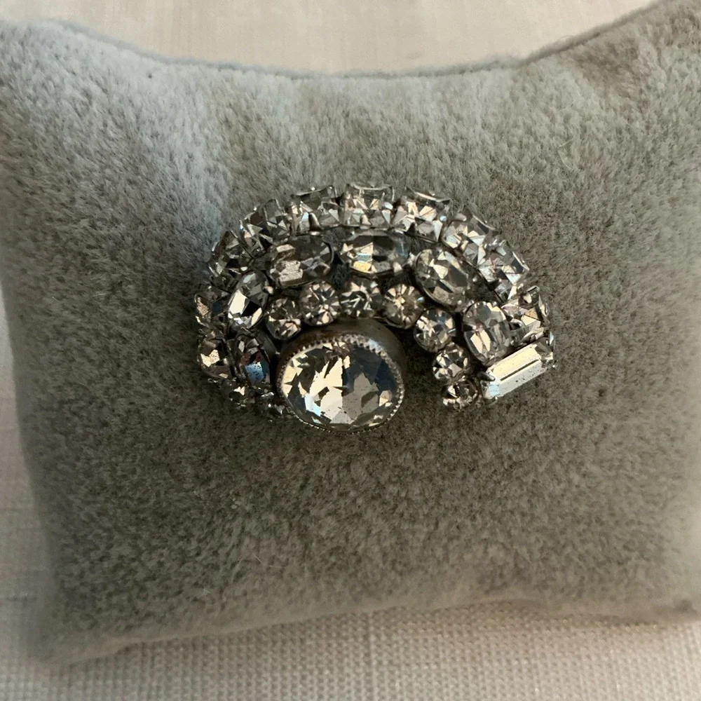 Clear Rhinestone Vintage 1940’s or 1950’s Rhodium Plated Brooch